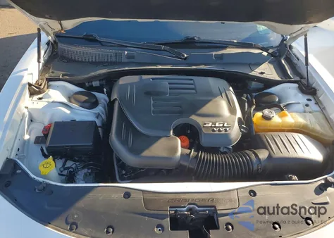 2016 Dodge Charger Sxt z USA, uszkodzony, nr VIN 2C3CDXHG8GH355181